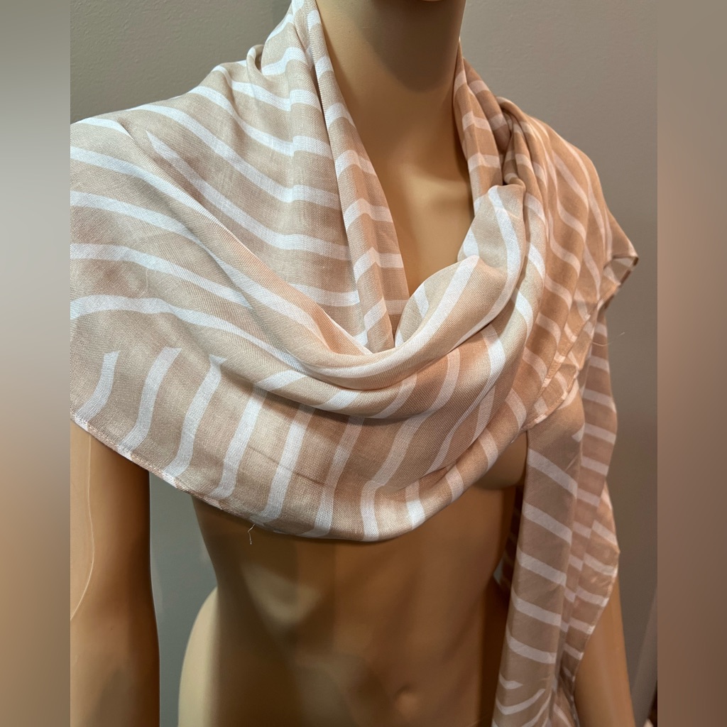 Nwt Michael Kors Cream/ White Stripes, Scarf
